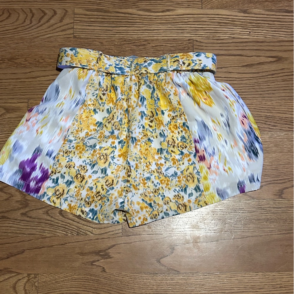 Entro Floral Women’s Shorts Similar to Zimmermann Style Shorts - Picture 6 of 15